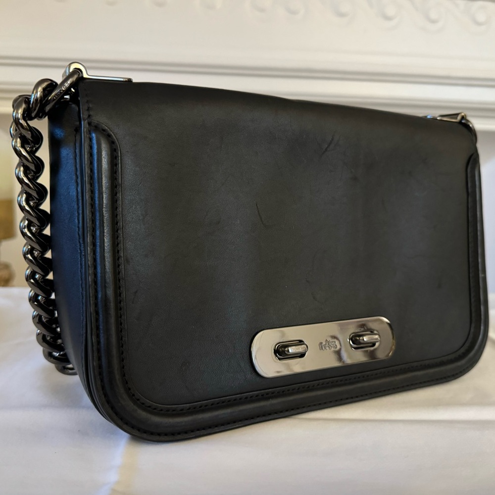 Coach Swagger Shoulder Bag 20 Twin Turnlock in Black Leather